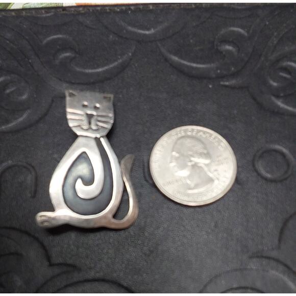 Vintage Cat Brooch Lapel Pin 1 1/2" x 1" wide 5.5 grams Sterling Silver - Picture 3 of 5